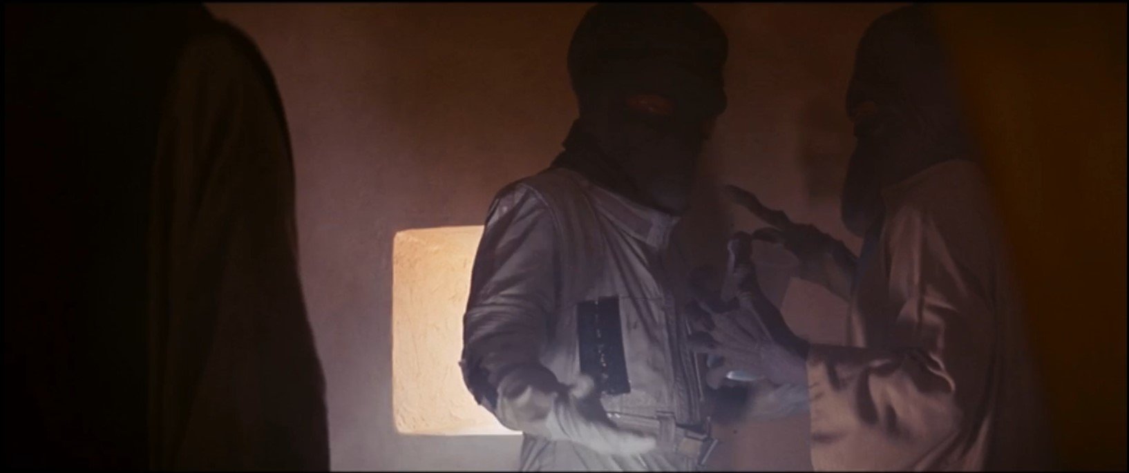 Duros aliens in Cantina, Star Wars A New Hope wearing space suit prop