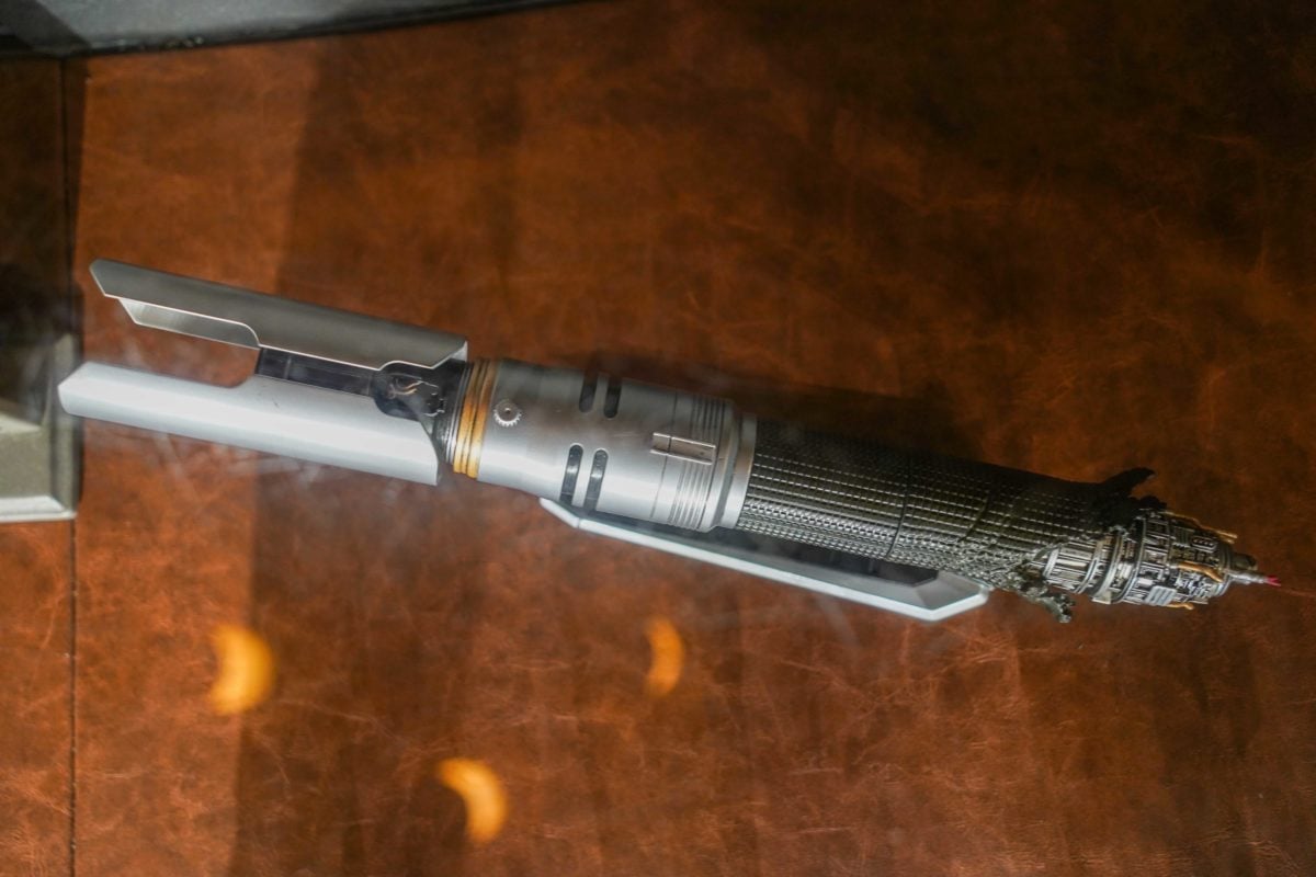 cal-kestis-s-jedi-fallen-order-legacy-lightsaber-now-available-to-purchase-at-galaxy-s-edge-star-wars-news-net